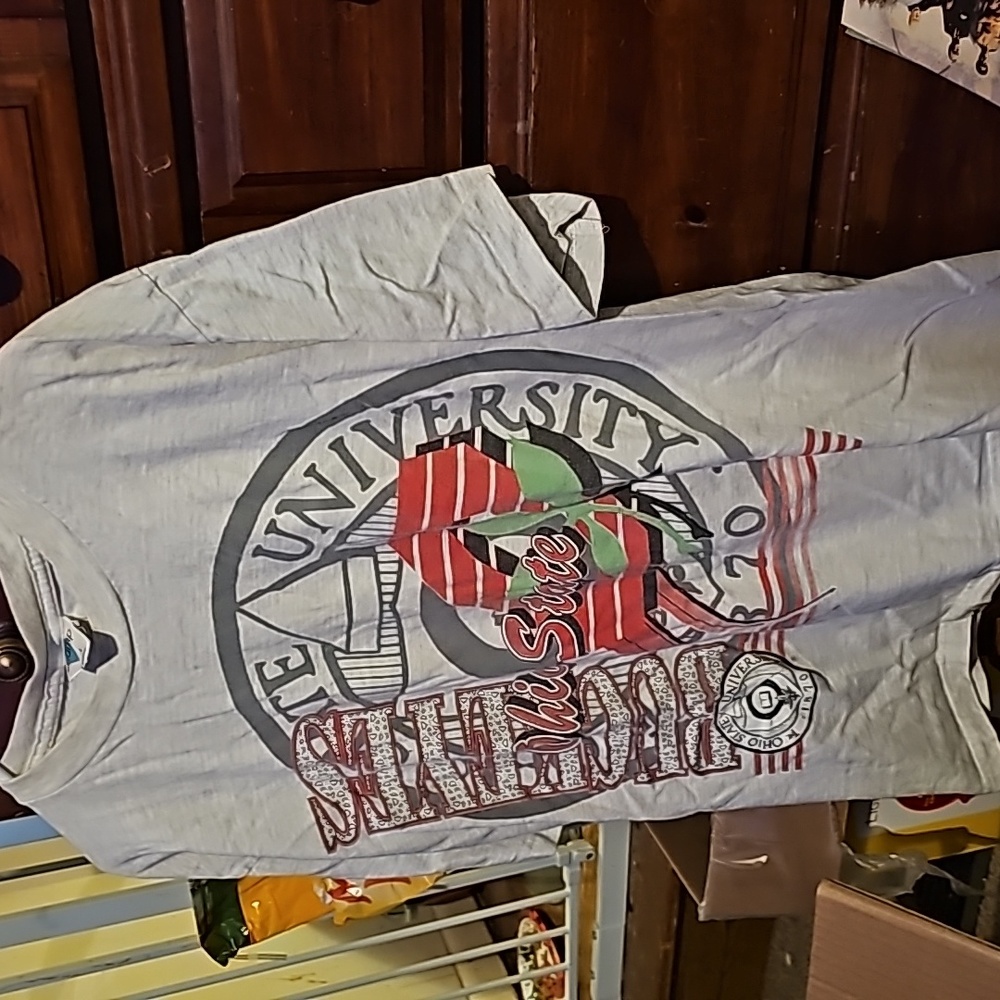 !!.     Mens L T Shirt.      S3